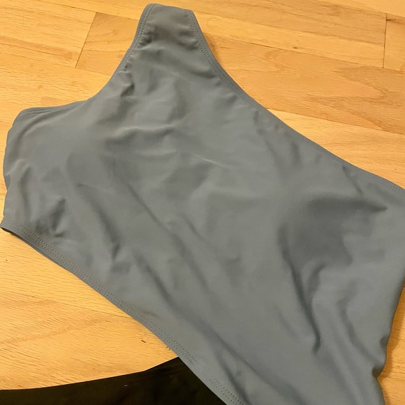 NWOT cutout one shoulder swimsuit, light blue and black color lock, size Large - Picture 6 of 6